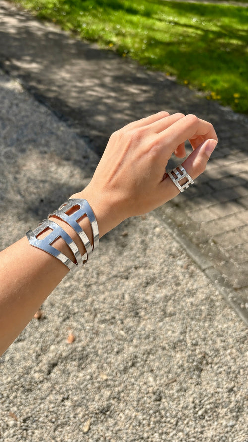 SPLIT CUFF