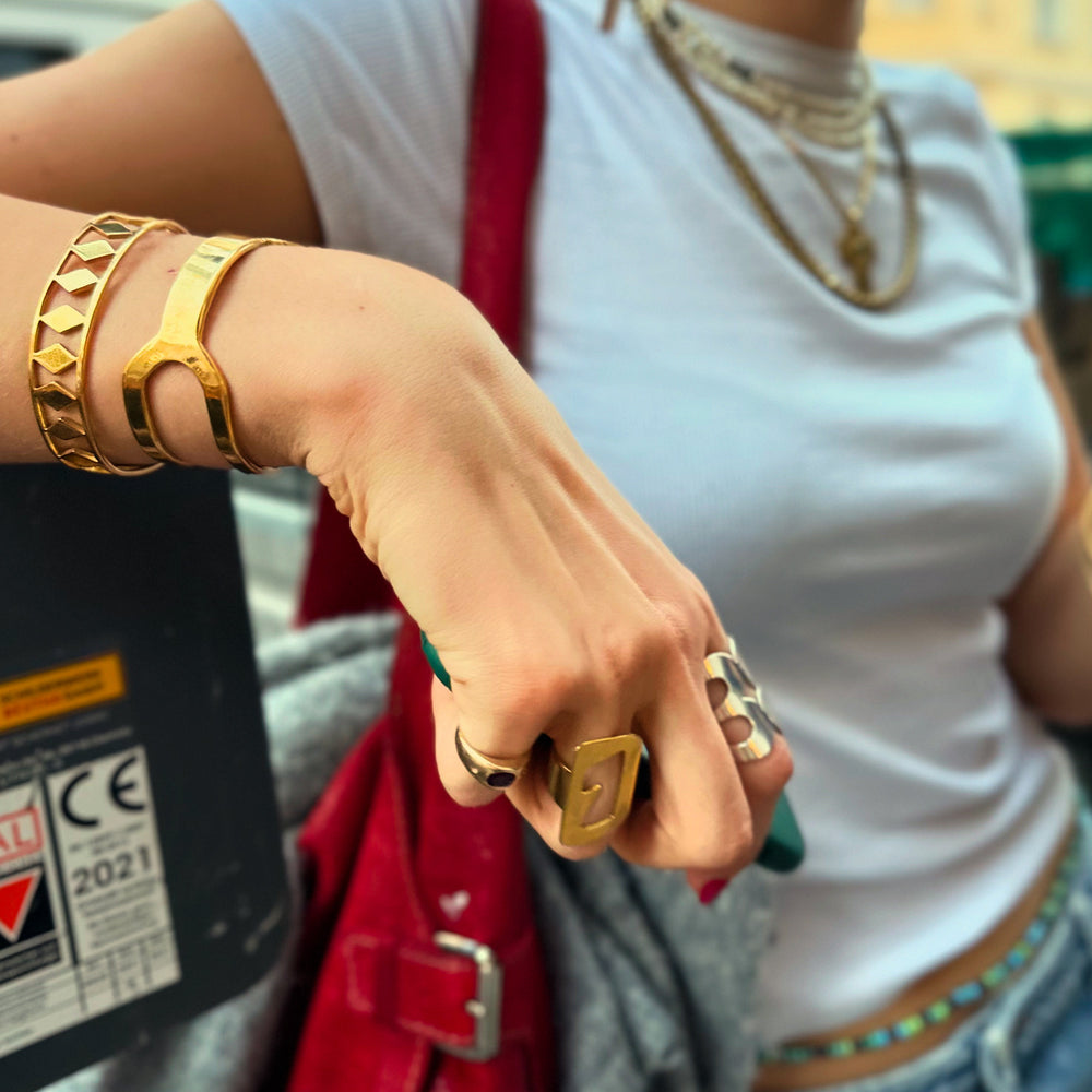 DOUBLE GAP CUFF