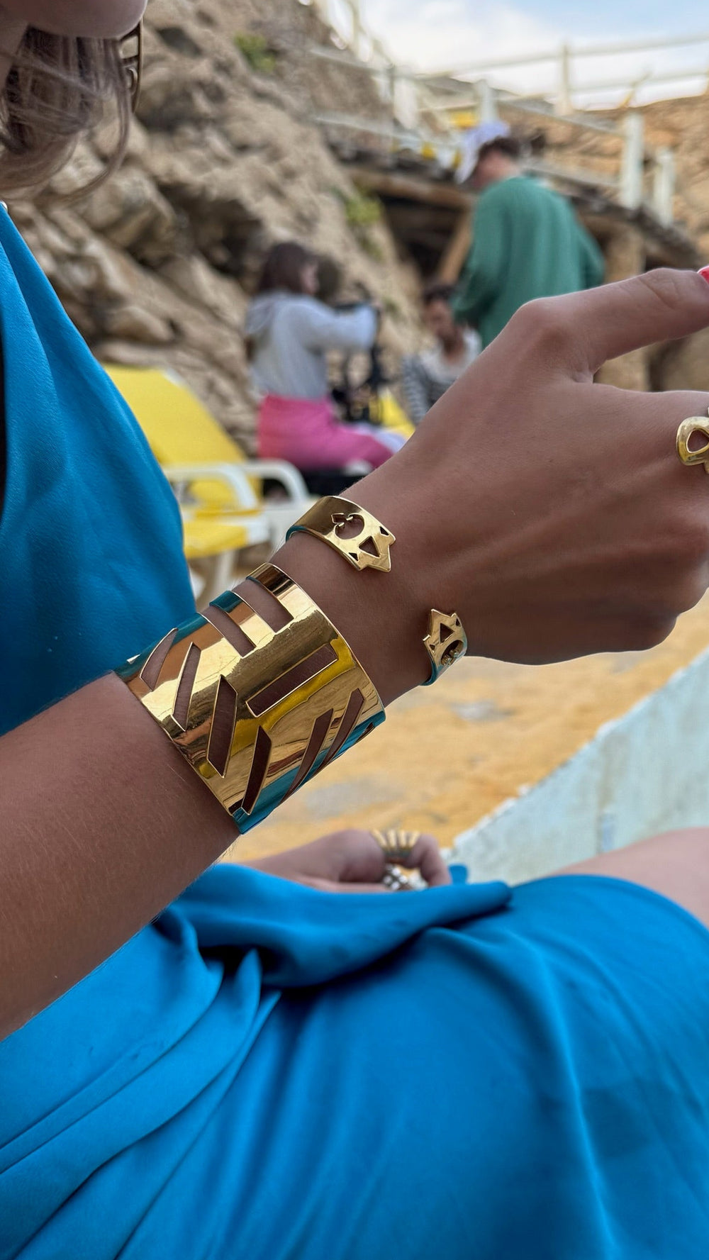 LINE OUT CUFF