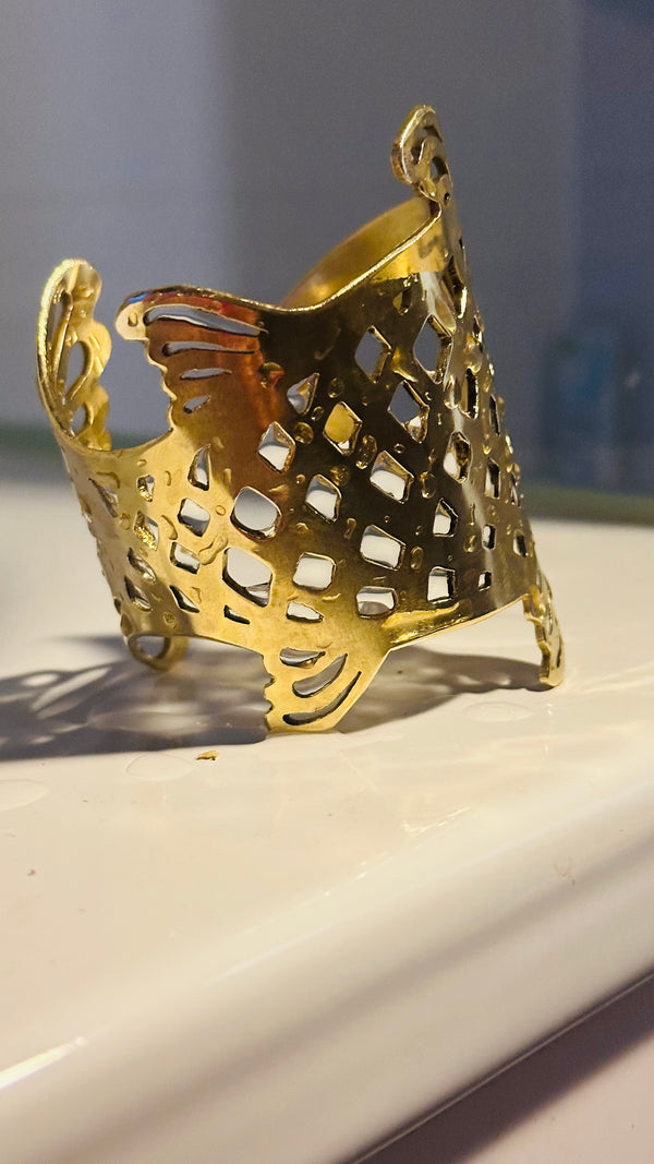 FISH CUFF
