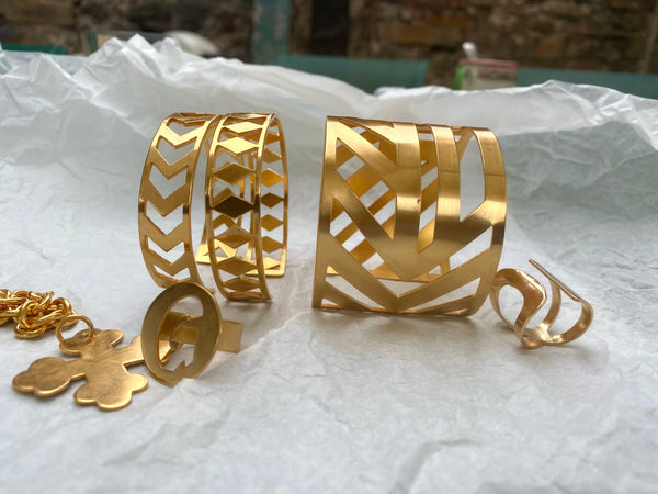 LINE OUT CUFF